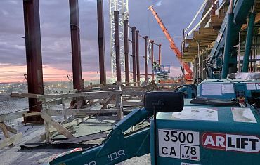 Работа мини-кранов Арлифт на высоте